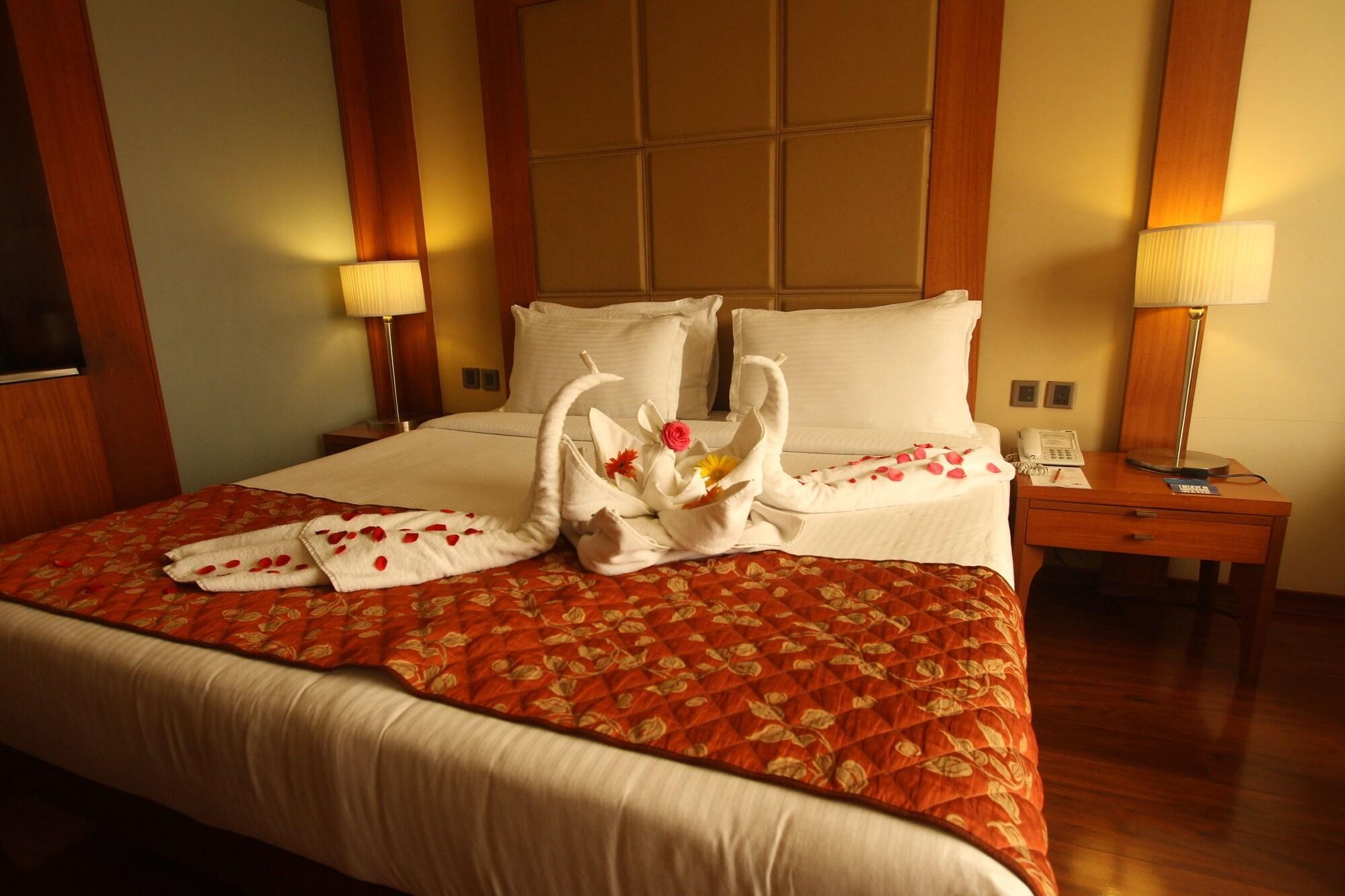 The Cambay Grand Hotel Ahmadábád Kültér fotó