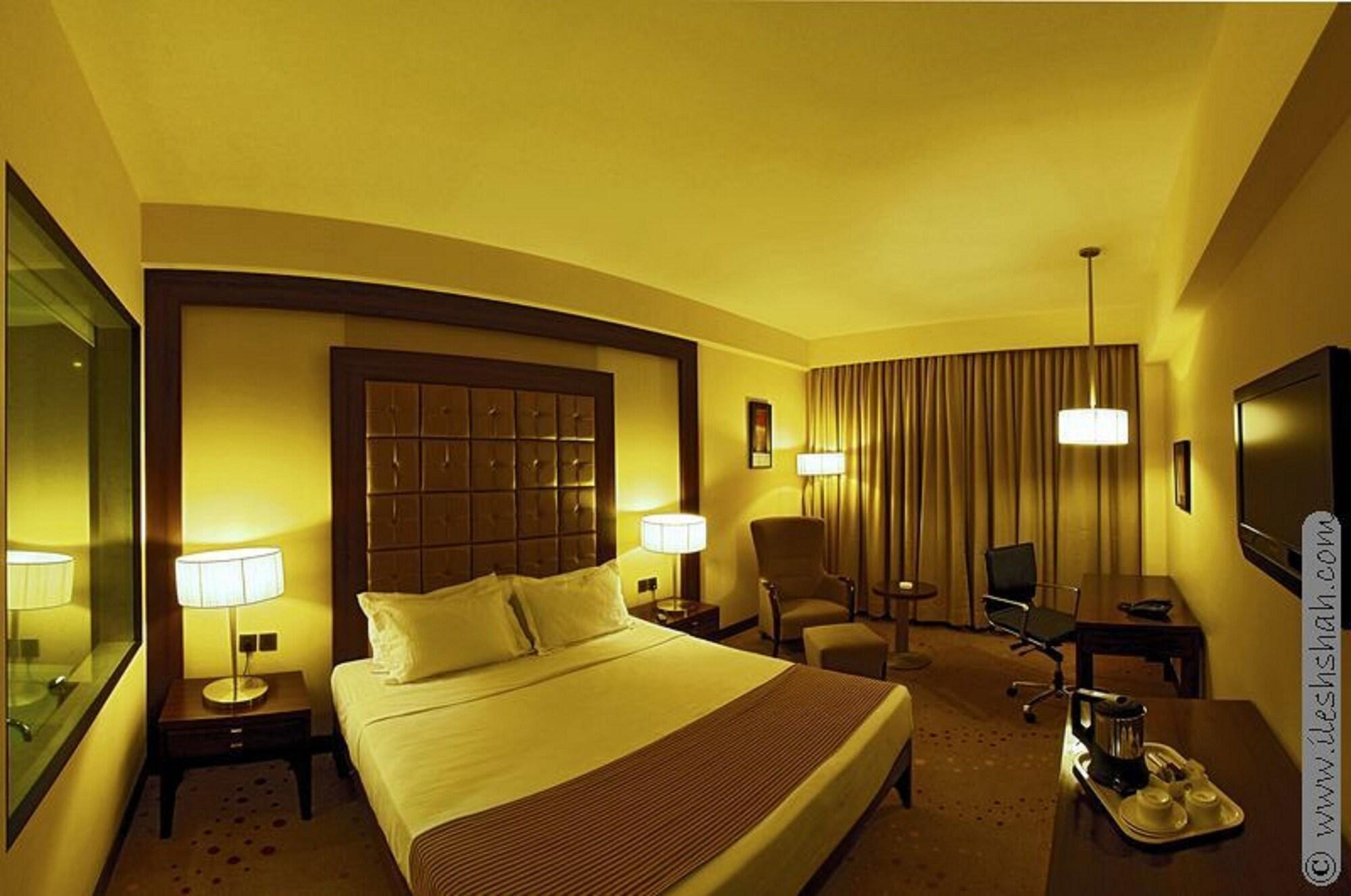 The Cambay Grand Hotel Ahmadábád Kültér fotó