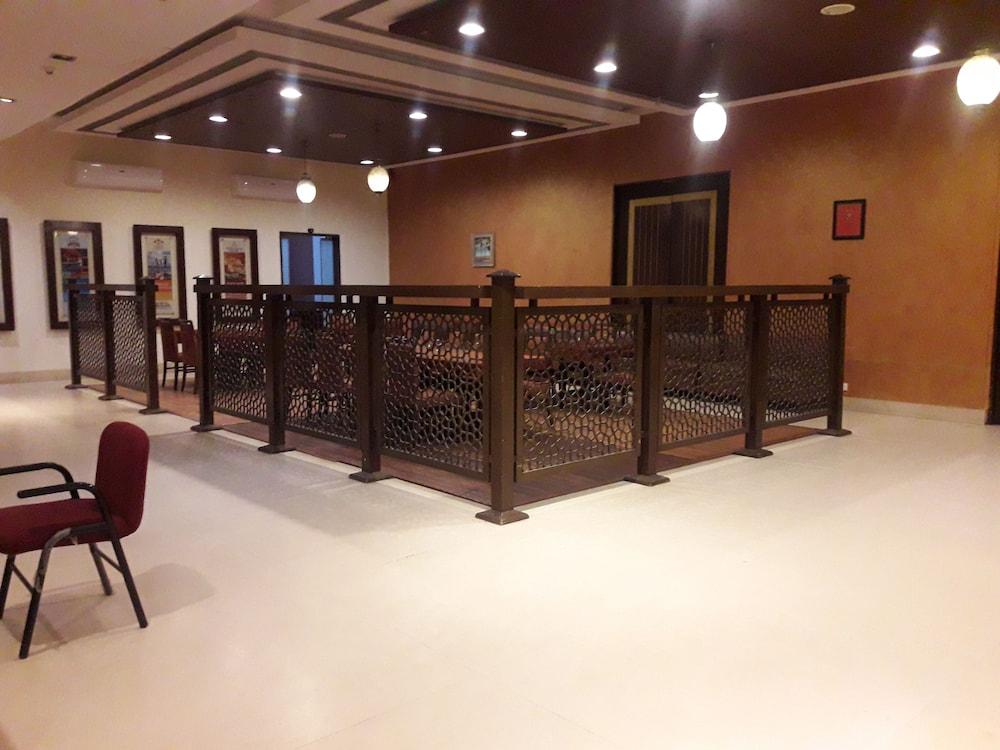 The Cambay Grand Hotel Ahmadábád Kültér fotó