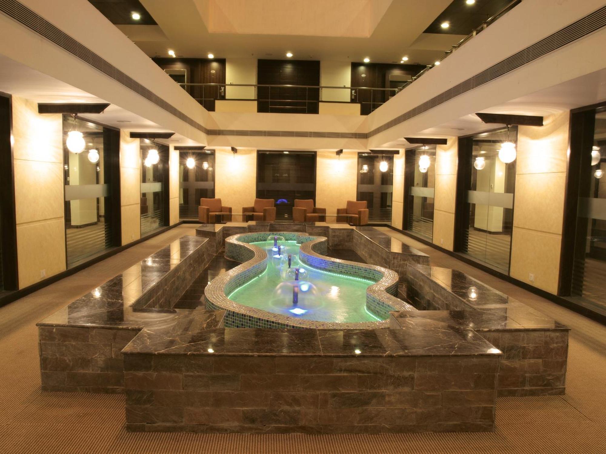 The Cambay Grand Hotel Ahmadábád Kültér fotó