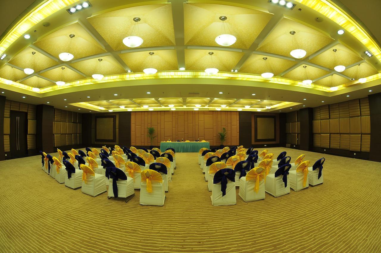 The Cambay Grand Hotel Ahmadábád Kültér fotó