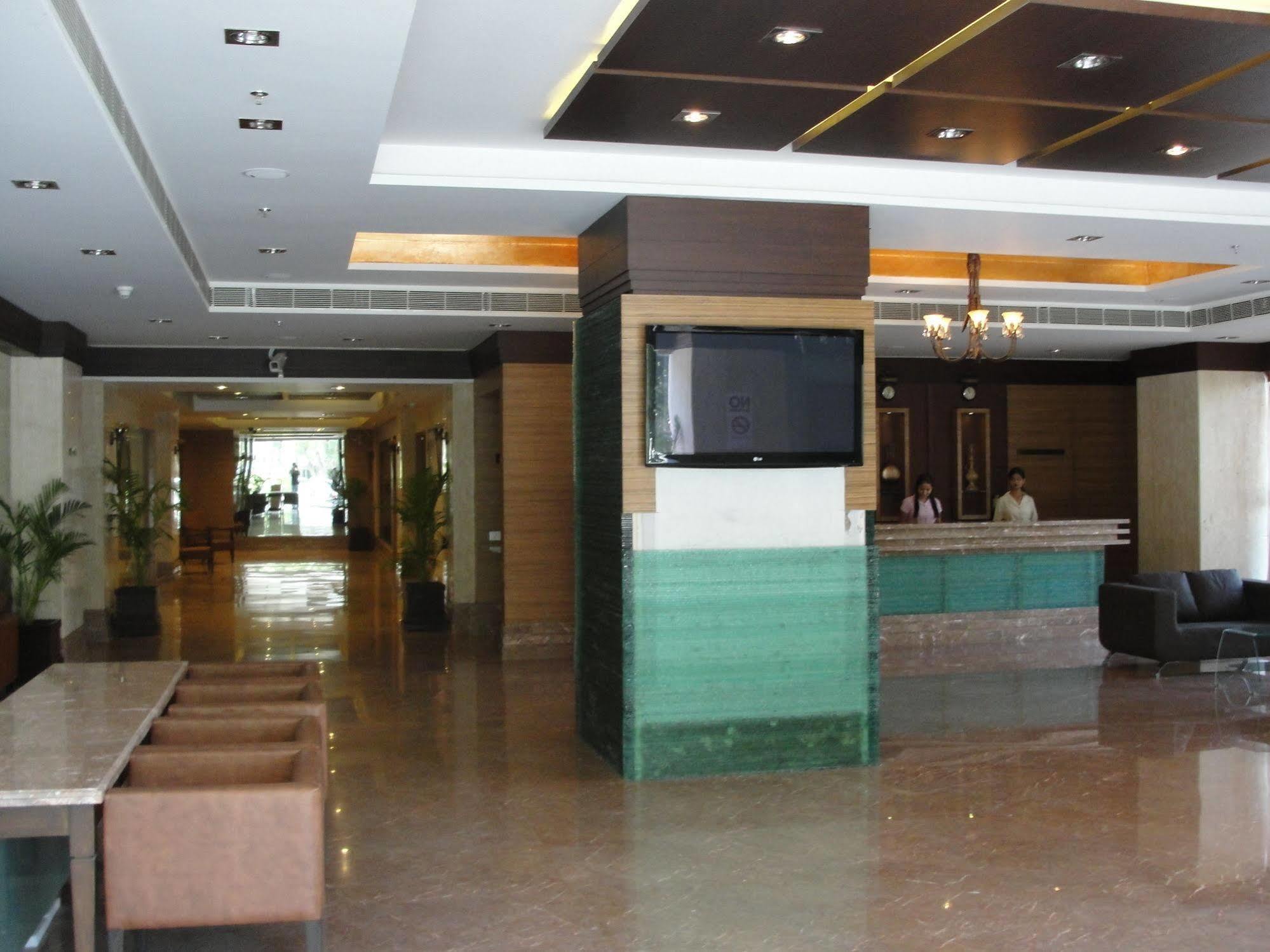 The Cambay Grand Hotel Ahmadábád Kültér fotó
