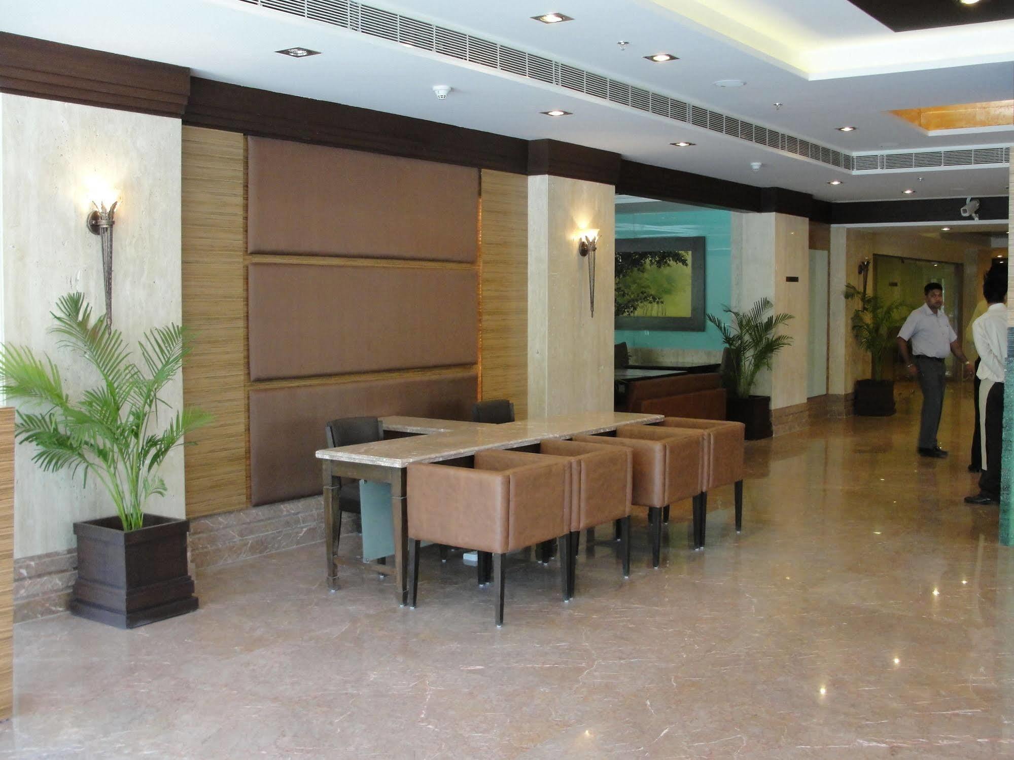 The Cambay Grand Hotel Ahmadábád Kültér fotó