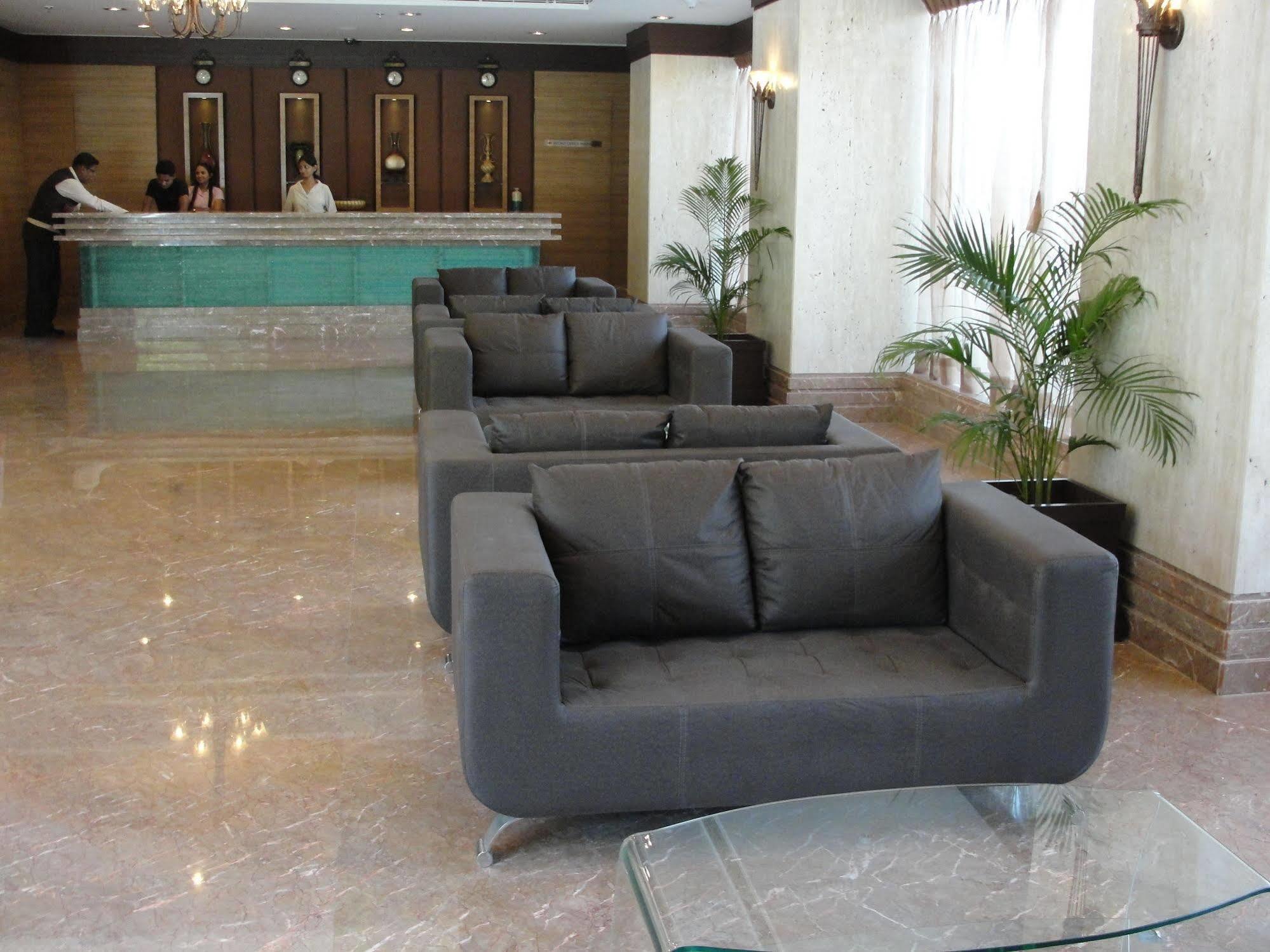 The Cambay Grand Hotel Ahmadábád Kültér fotó