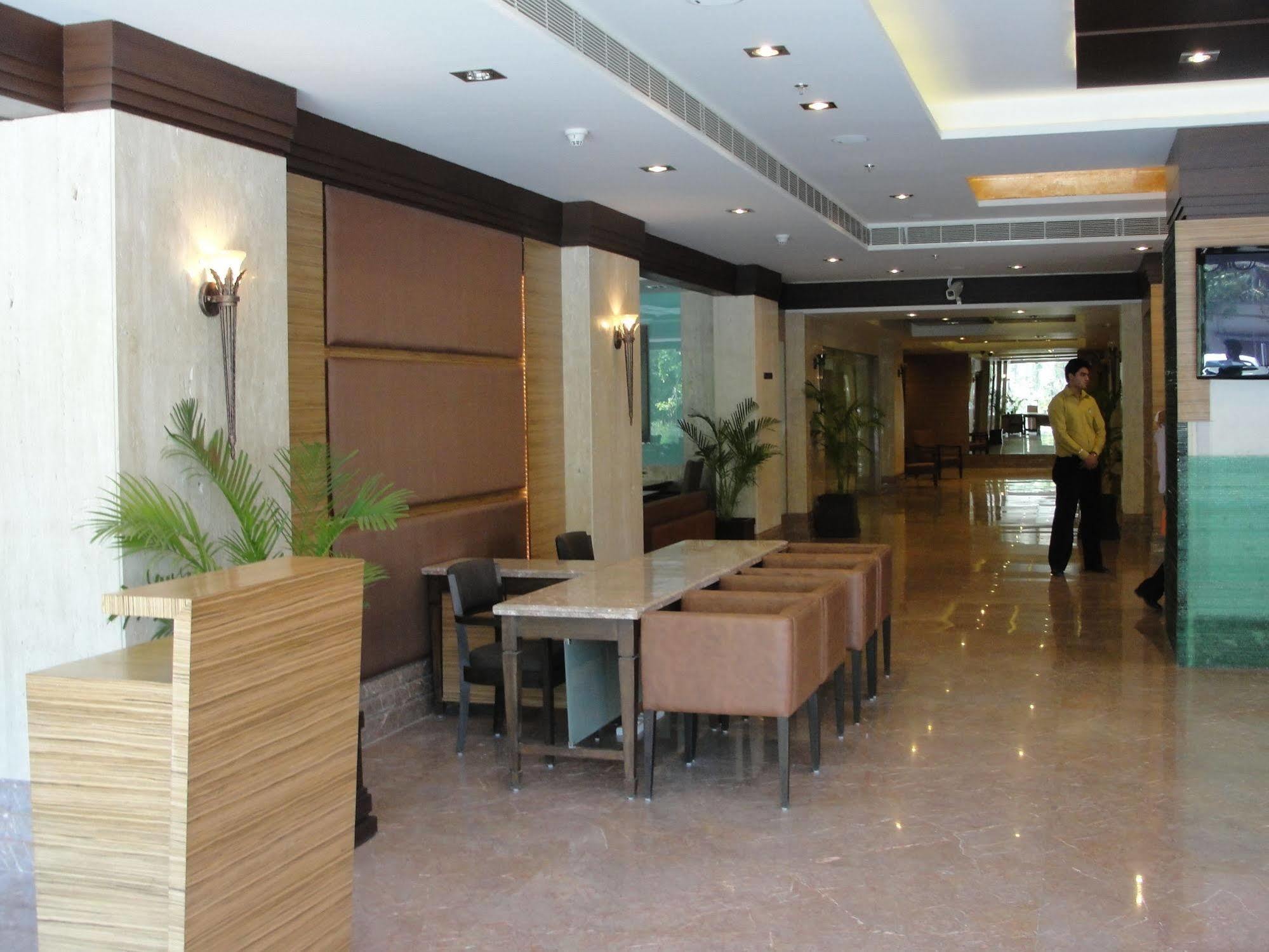 The Cambay Grand Hotel Ahmadábád Kültér fotó