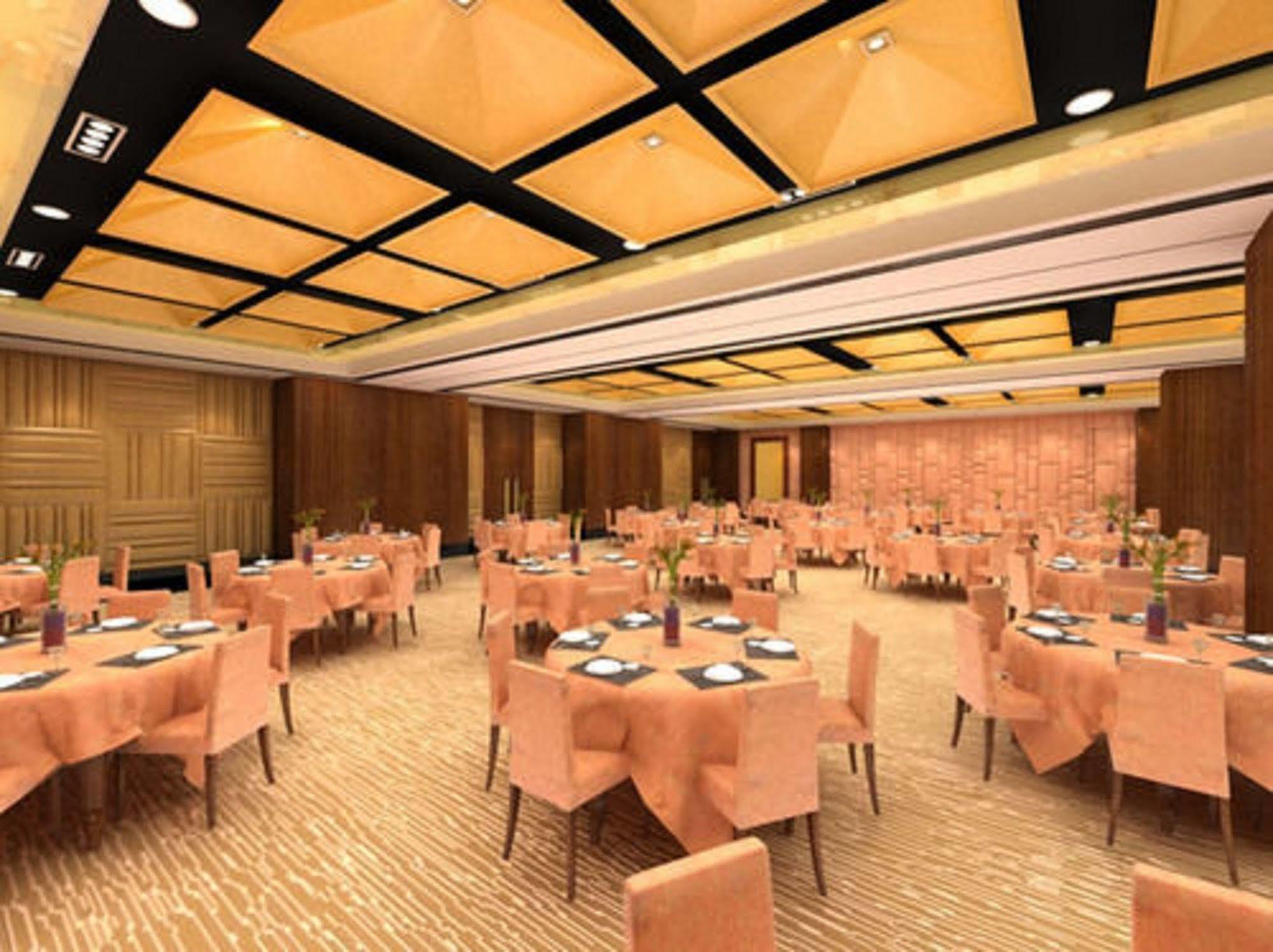 The Cambay Grand Hotel Ahmadábád Kültér fotó